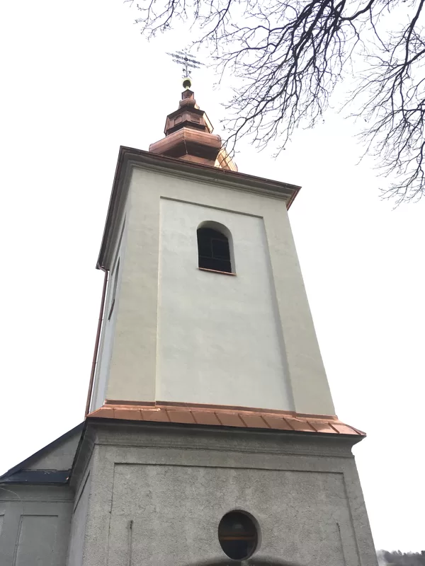 Fasáda veže chrámu